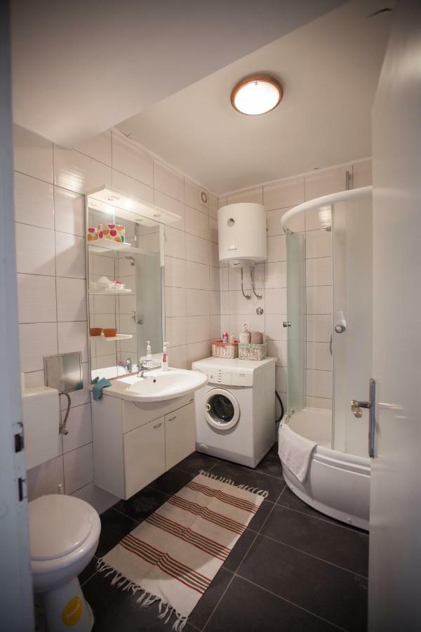 Riverview Apartment โอซีเยก ภายนอก รูปภาพ