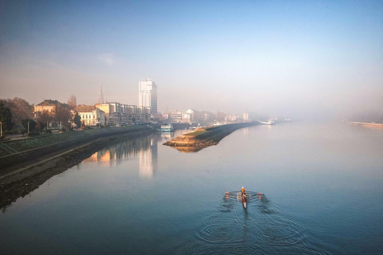 Riverview Apartment โอซีเยก ภายนอก รูปภาพ