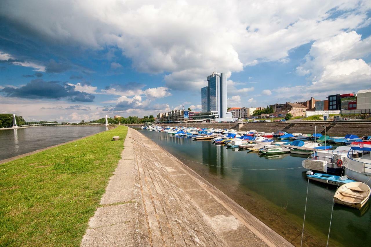 Riverview Apartment โอซีเยก ภายนอก รูปภาพ