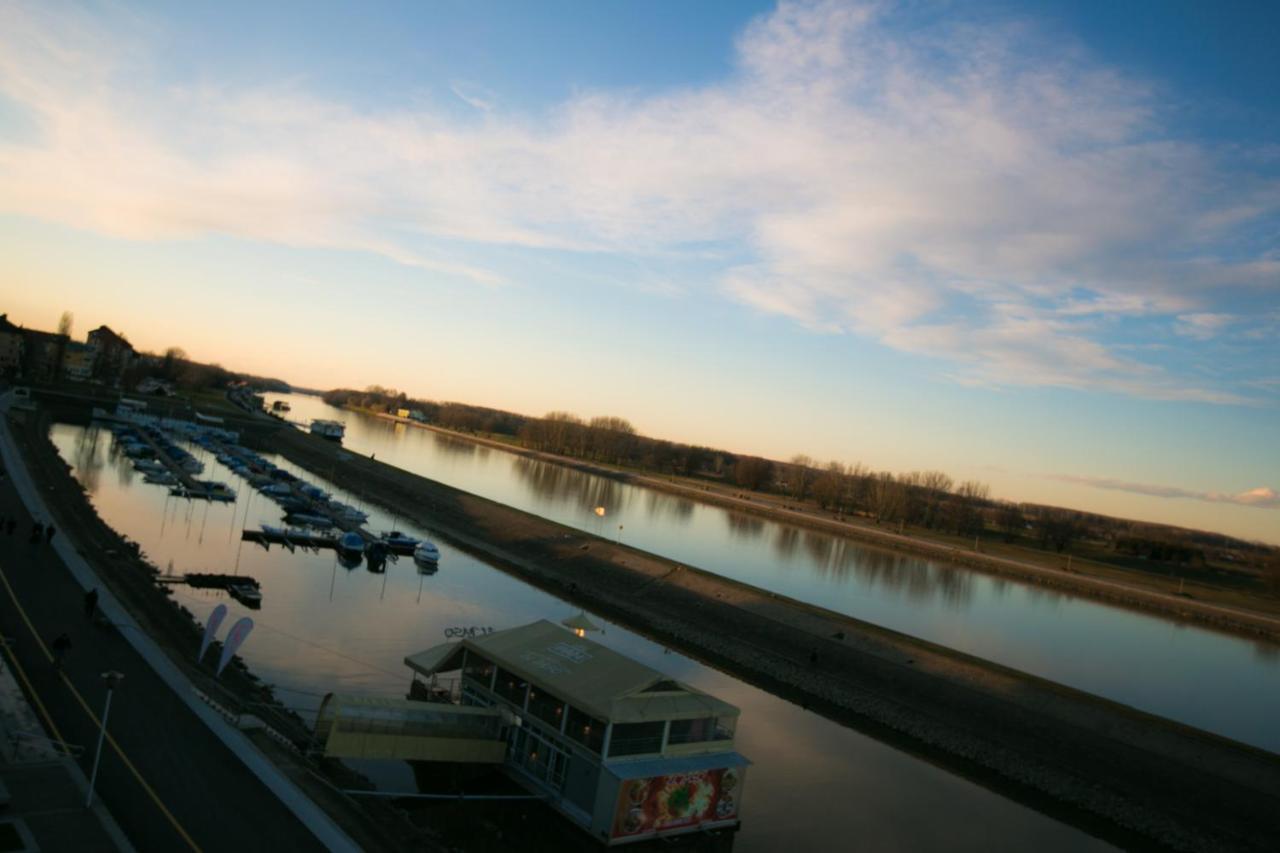 Riverview Apartment โอซีเยก ห้อง รูปภาพ